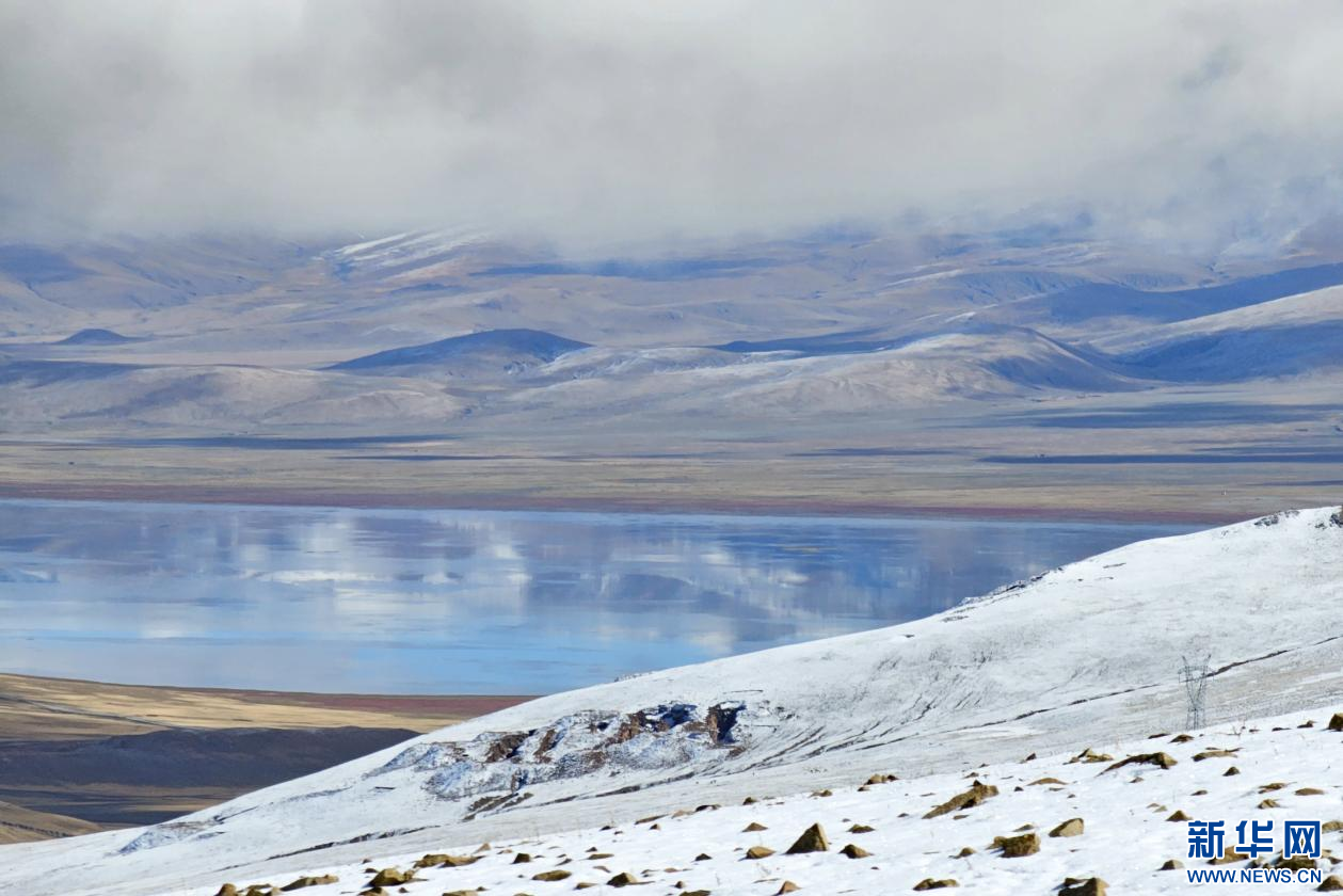 西藏措美迎初雪 銀裝素裹美如畫