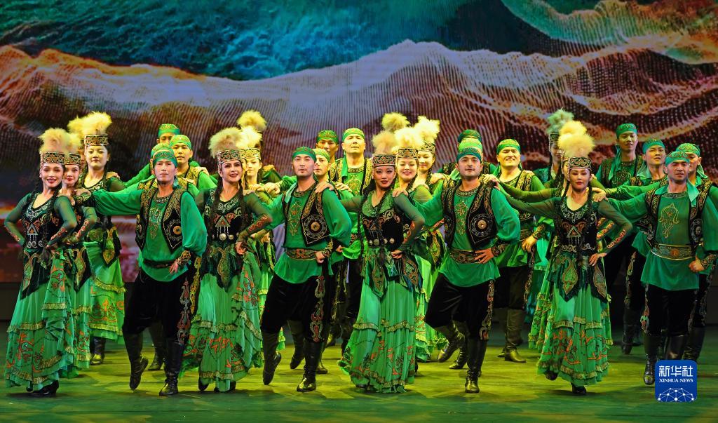 大型音舞詩畫《掀起你的蓋頭來——新疆是個好地方》在港上演