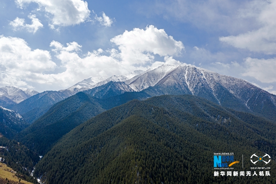 祁連山“夏雪”似油畫