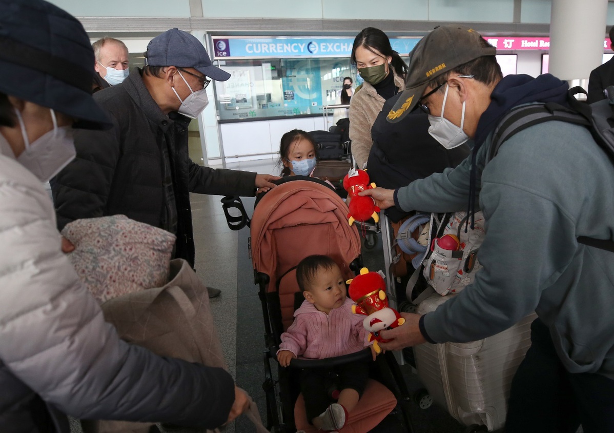 “乙類乙管”實施首日 直擊首都國際機場