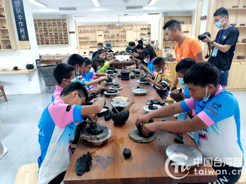 兩岸青少年走進四川雅安 開展騎行交流