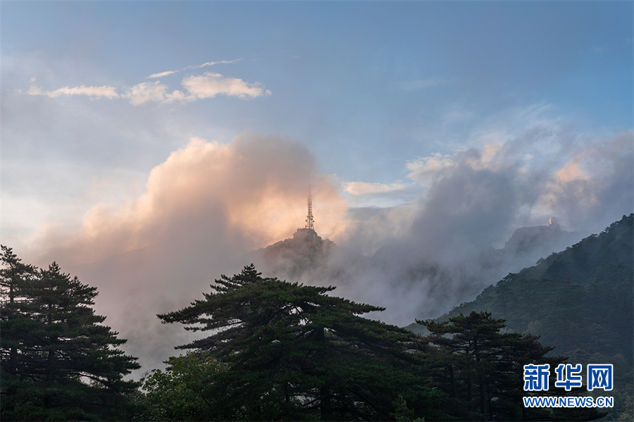 秋日黃山 雲蒸霞蔚