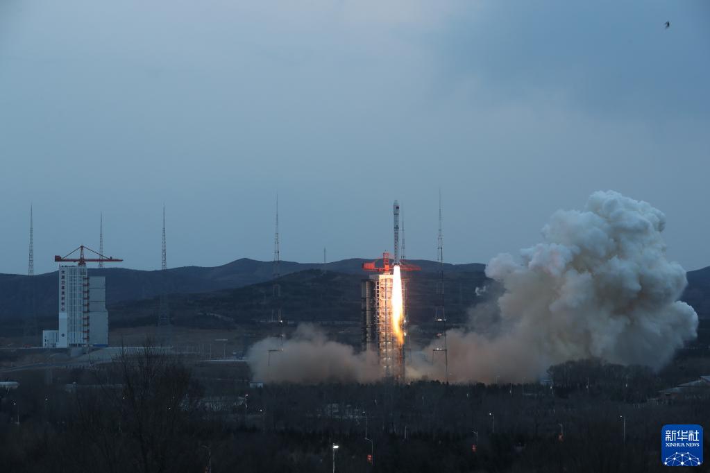 長二丁“一箭四星”發射成功 在軌組成國際首個車輪式衛星編隊