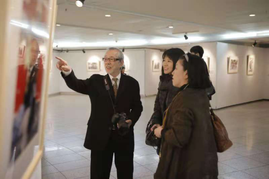 日本友人記錄改革開放40年變遷 齋藤康一攝影展在京開幕