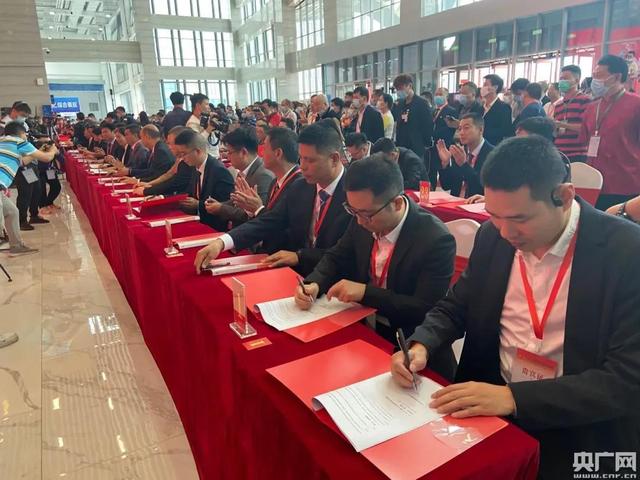 第十一屆海峽兩岸機械産業博覽會暨第十三屆中國龍岩投資項目洽談會開幕