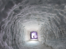 世界最大人造冰川隧道即將開放 內有教堂可辦婚禮