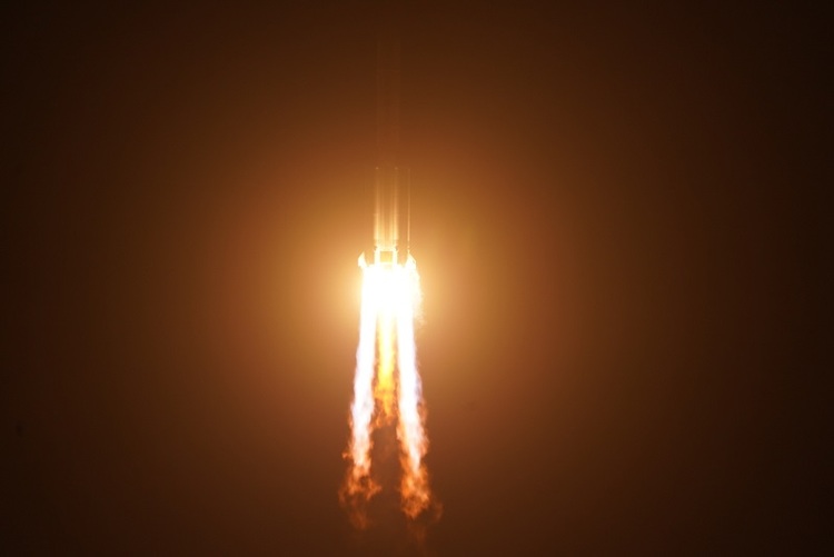 獨家視頻丨長征五號遙五運載火箭將嫦娥五號探測器發射升空