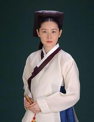 49歲李英愛聲援武漢，“凍齡女神”顏值不輸17年前大長今