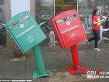 台北兩郵筒被颱風吹歪 或原樣保留作紀念