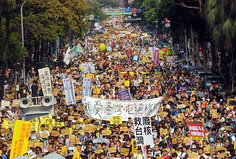 綁架台灣能源政策的“2025非核家園”