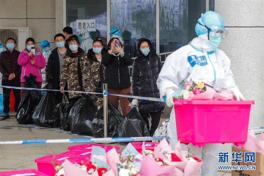 治病，也治心！——武漢市首個中醫方艙醫院首批患者治愈出院