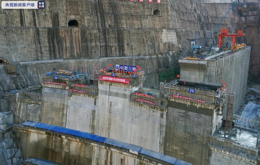 13個壩段澆築到頂！世界在建最大水電站大壩正在衝刺建設