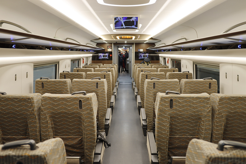 坐上“高寒版”復興號 體驗京哈高鐵列車試運行