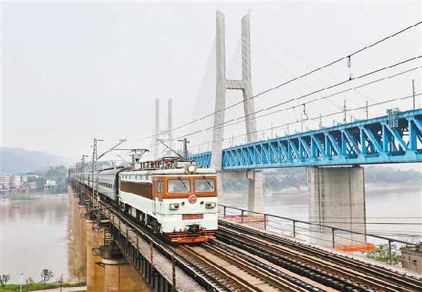 重慶首座長江大橋“退役”