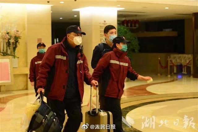 這部紀錄片記下了這群在救治第一線拼過命的人 這部紀錄片記下了這群在救治第一線拼過命的人