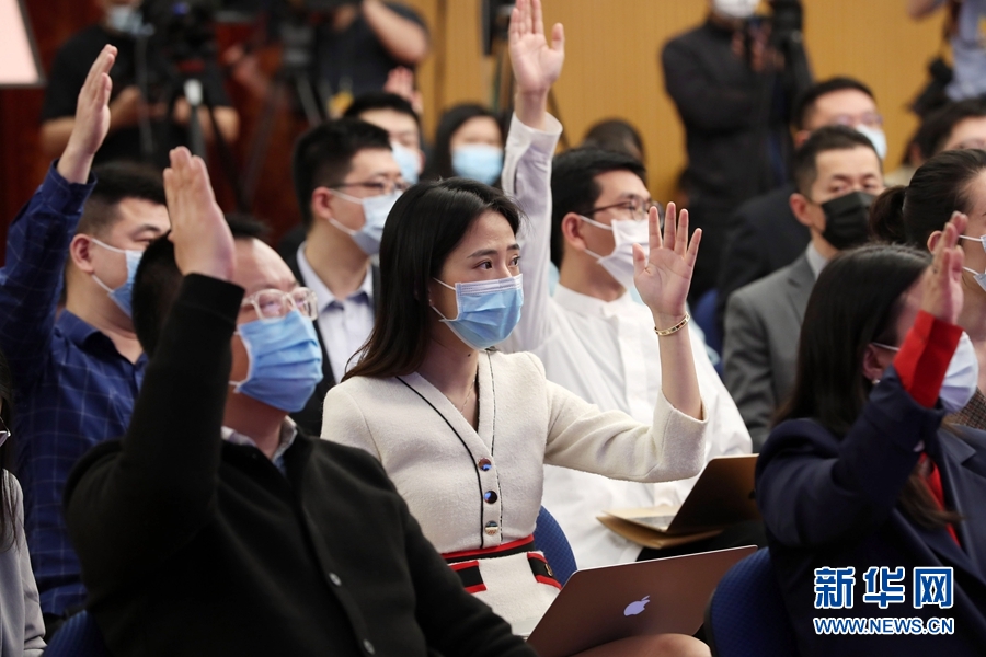 李克強總理出席記者會並回答中外記者提問