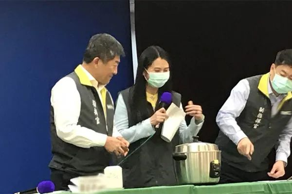 民進黨當局的“幹蒸口罩法”，台灣民眾會買賬嗎？