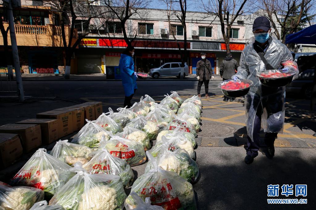 砥柱人間是此峰——以習近平同志為核心的黨中央引領億萬人民走向民族復興紀實