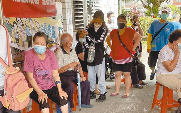 臺疫情指揮中心：7月2日起入境旅客一律普篩、每人採檢3次