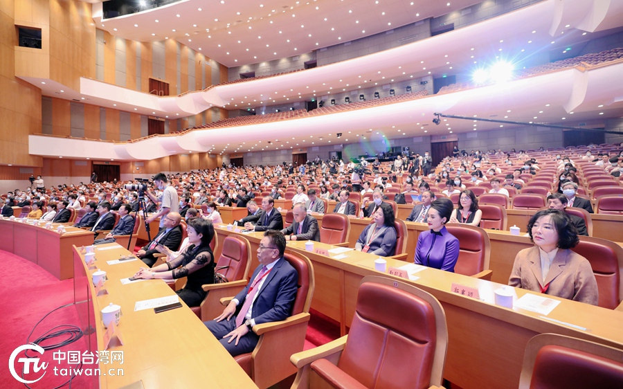 “攜手共促融合發展”——第四屆海峽兩岸青年發展論壇在杭州開幕