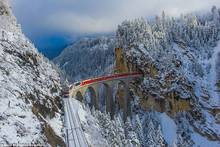 歐洲海拔最高鐵路線穿越冰雪 美不勝收