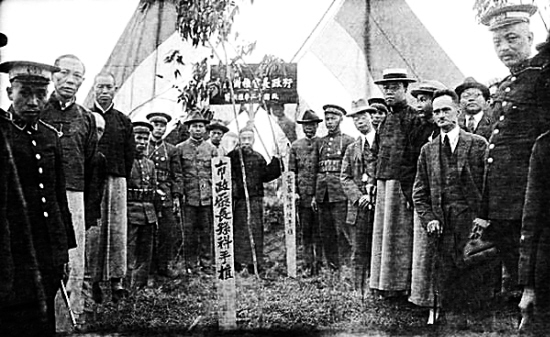 這是拍攝於民國12年（1923年）廣州國民政府植樹活動的照片