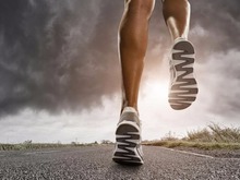 澳大利亞科學家發現 穿運動鞋跑步是有弊端的