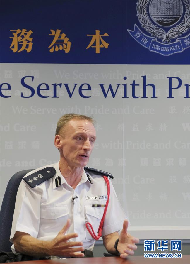 香港警察：“為了維護法紀，受傷也值得！”