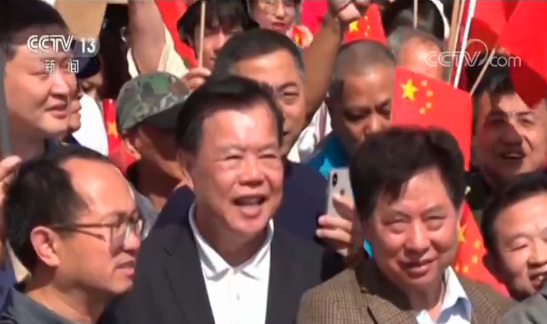 倫敦百餘個華人社團自發集會護港 華僑華人合唱《我愛你中國》