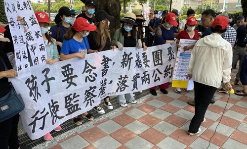 “小明”來臺遙遙無期 家屬抗議：政治淩駕人權！