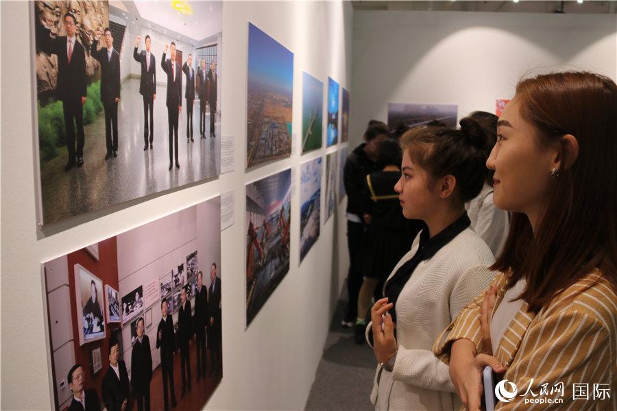 "慶祝新中國成立70週年主題圖片展"在哈薩克斯坦開幕