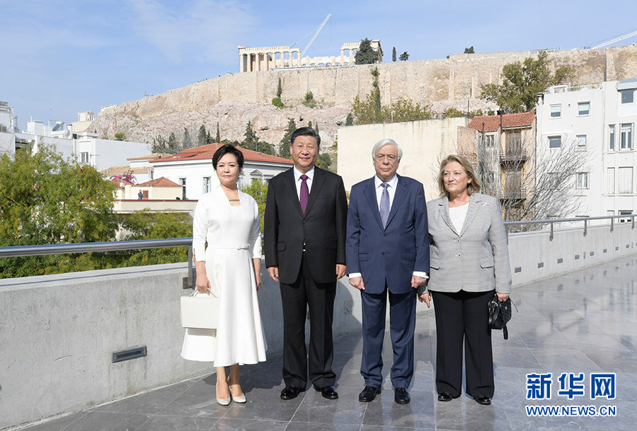 習近平和希臘總統帕夫洛普洛斯共同參觀雅典衛城博物館