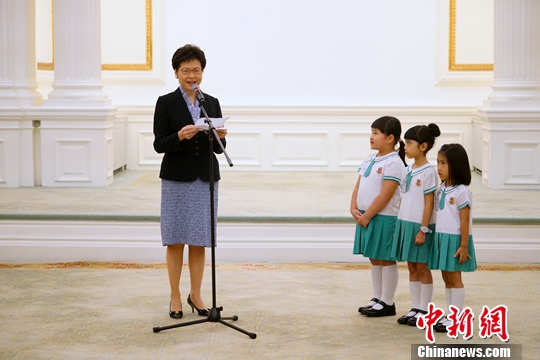 彭麗媛教授給香港三名小朋友回信 勉勵他們努力學習 健康成長