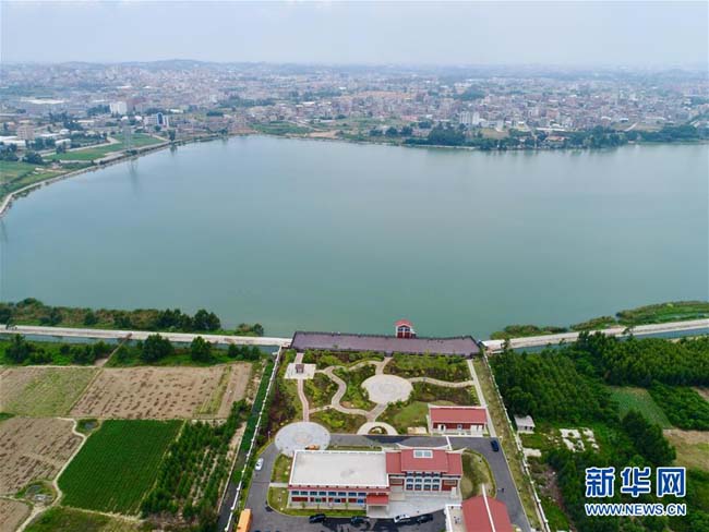 圖片默認標題_fororder_8月4日拍攝的福建晉江龍湖及晉江龍湖取水泵站（無人機拍攝）。