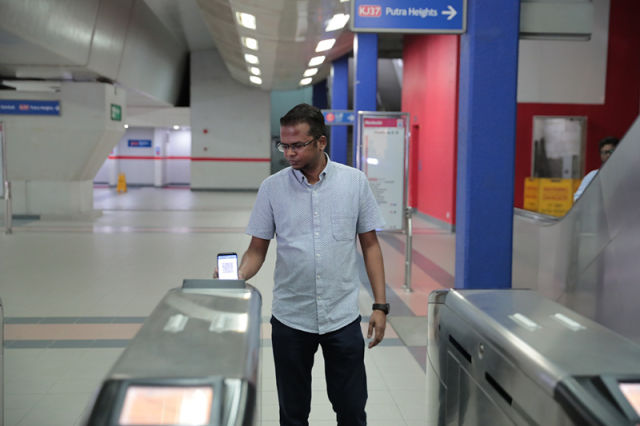 馬來西亞能刷手機坐地鐵了！當然少不了中國技術的助推