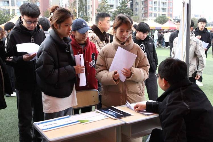 四川文化傳媒職業學院綿竹校區舉行2025屆畢業生雙選會