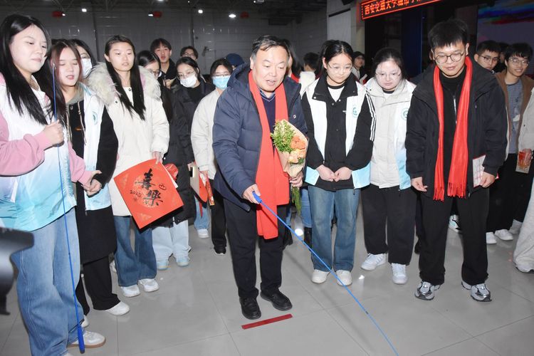 西安交通大學城市學院舉辦“金蛇獻瑞 福啟新篇”2025新春遊園會