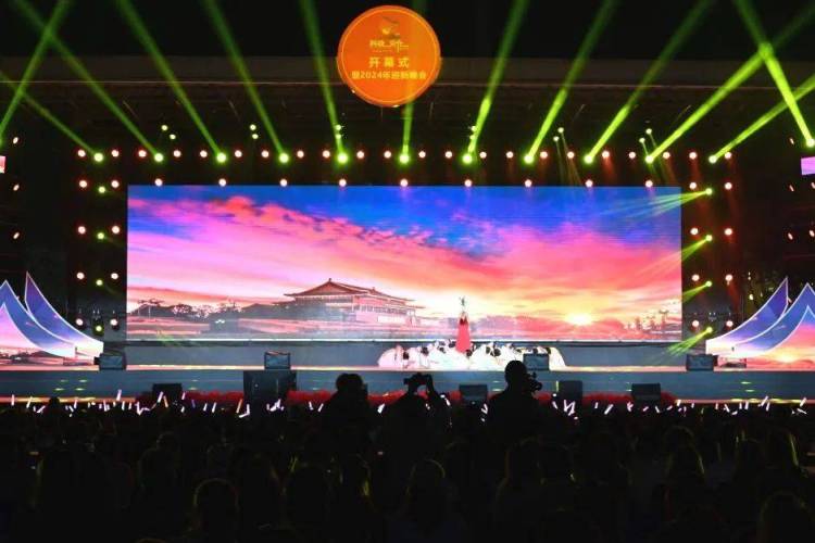 成都文理學院舉行第二十一屆科技文化博覽節開幕式暨2024年迎新晚會