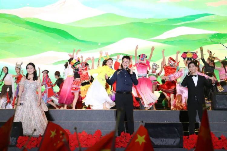 成都文理學院舉行第二十一屆科技文化博覽節開幕式暨2024年迎新晚會