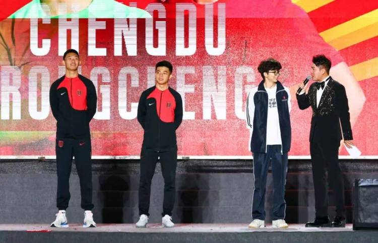 成都文理學院舉行第二十一屆科技文化博覽節開幕式暨2024年迎新晚會