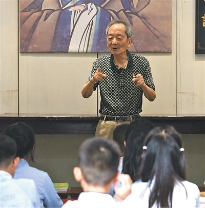 江蘇無錫退休教師華介友幾十年堅持傳承中華優秀傳統文化_fororder_0.5