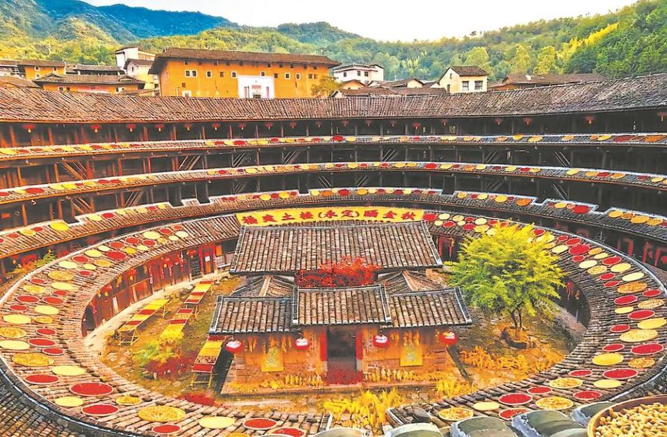福建永定：土樓曬秋好彩頭