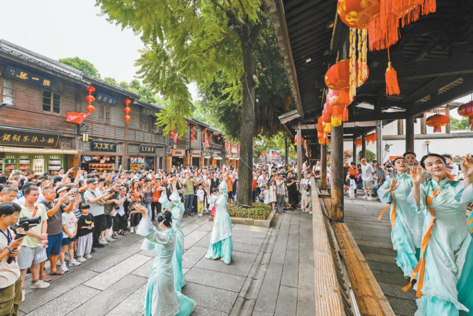 這個假期 福州文旅何以成為“頂流”？_fororder_ScreenShot_2025-10-09_093906_479