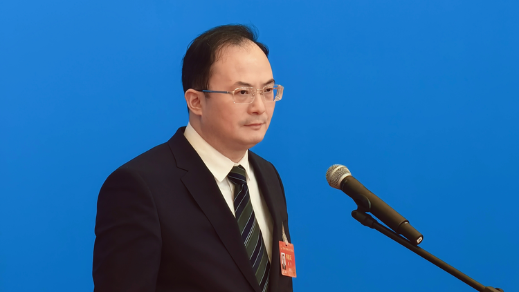 江西省人大代表、省財政廳廳長黃平詳解積極財政政策方向與措施