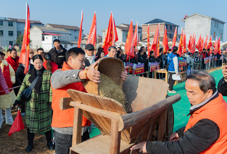 江西金溪舉辦首屆農民趣味運動會