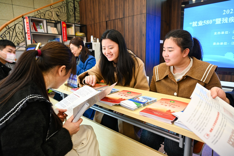 江西省就業之家開展“就業580”暨殘疾人（殘疾人大學生）專場招聘會_fororder_圖片19
