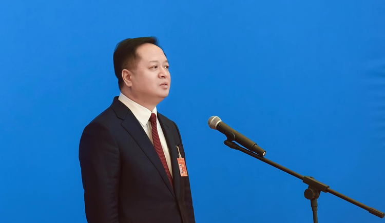 江西省人大代表、省商務廳廳長猶王瑩：全方位擴大消費，推動經濟高品質發展