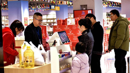 江西贛州：進口商品集採中心春節前夕迎來購物熱潮