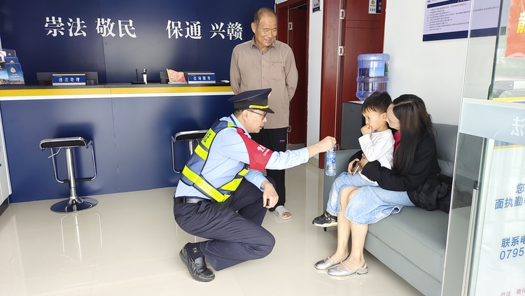 江西省交通運輸執法局十支隊四大隊：將“駕期”返程需求服務保障到最後一公里