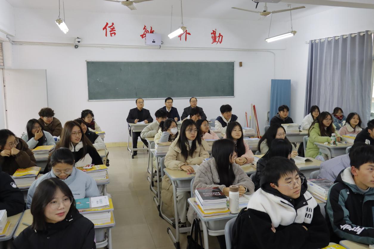 人勤春來早 奮進新學期——江西工程學院校領導與學生共聽“開學第一課”